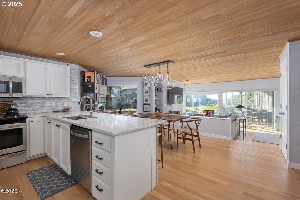 Depoe Bay, Oregon, 97341, United States, 2 Bedrooms Bedrooms, ,2 BathroomsBathrooms,Residential,For Sale,1988210