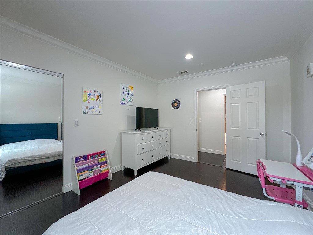 Los Angeles, California, 90043, United States, 3 Bedrooms Bedrooms, ,2 BathroomsBathrooms,Residential,For Sale,1921783