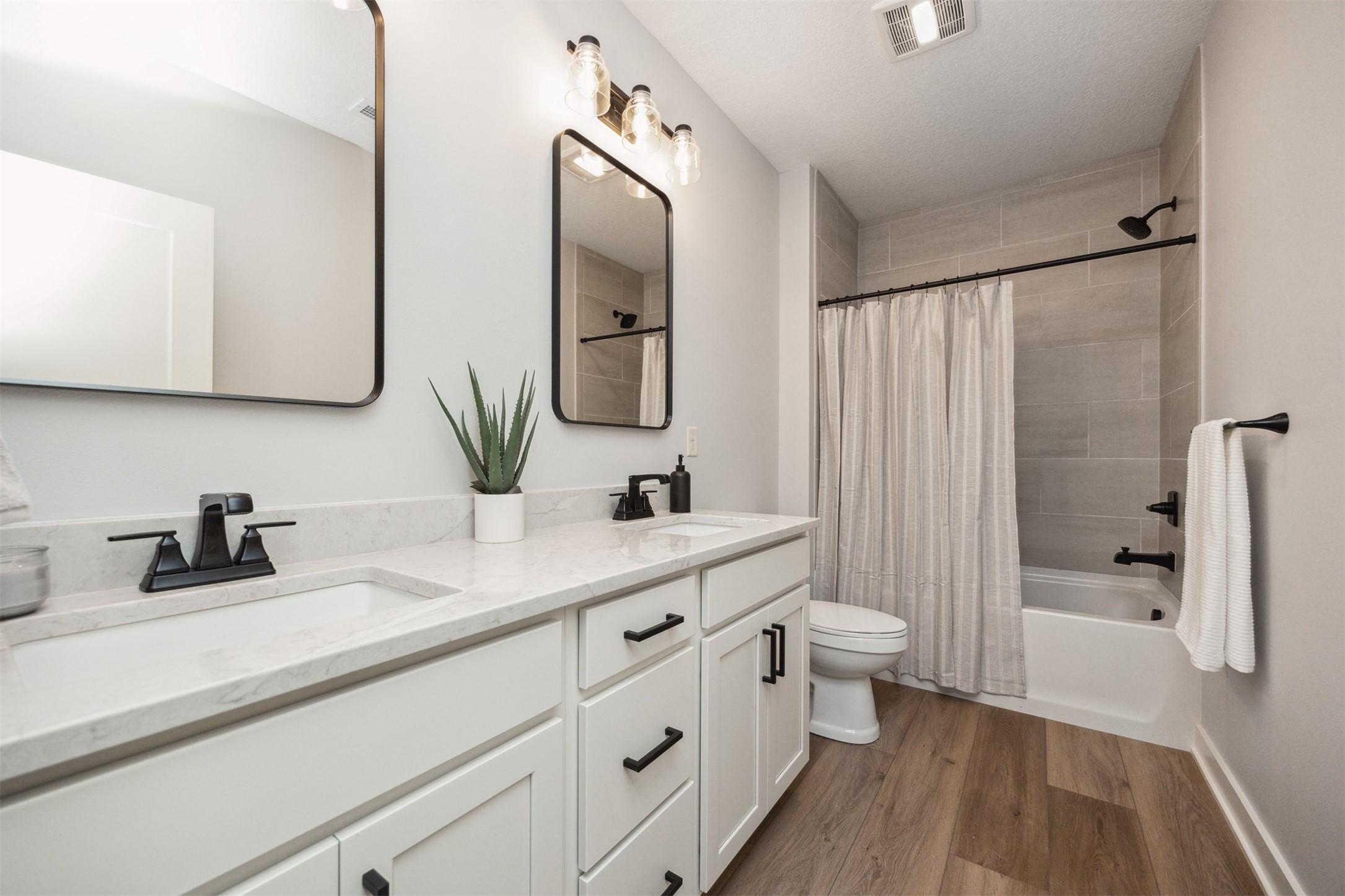 Clive, Iowa, 50325, United States, 4 Bedrooms Bedrooms, ,3 BathroomsBathrooms,Residential,For Sale,1977212