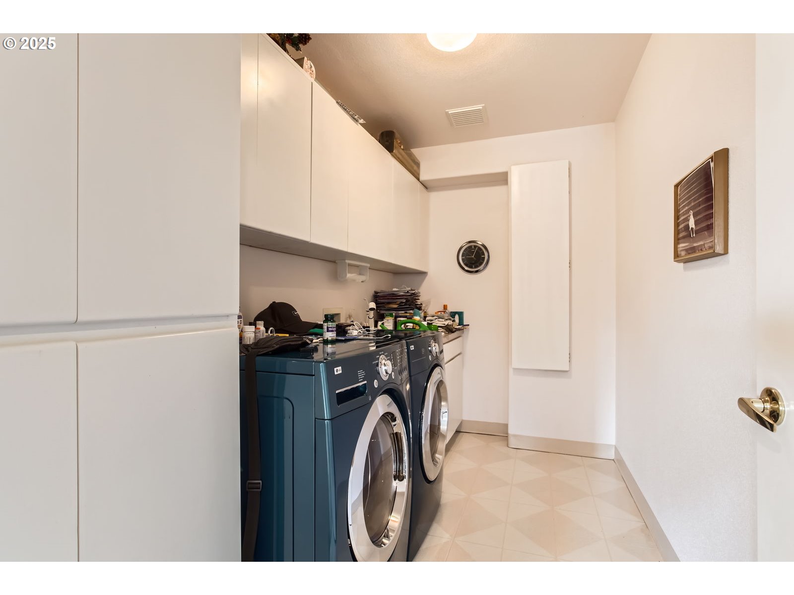 Portland, Oregon, 97229, United States, 3 Bedrooms Bedrooms, ,4 BathroomsBathrooms,Residential,For Sale,1982517