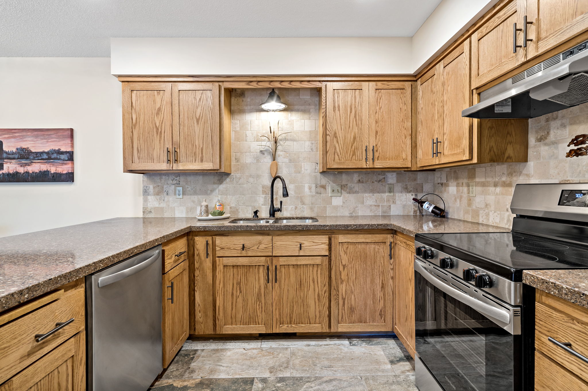  Effortless Living in a Beautifully Updated Twin Home - 物件實景