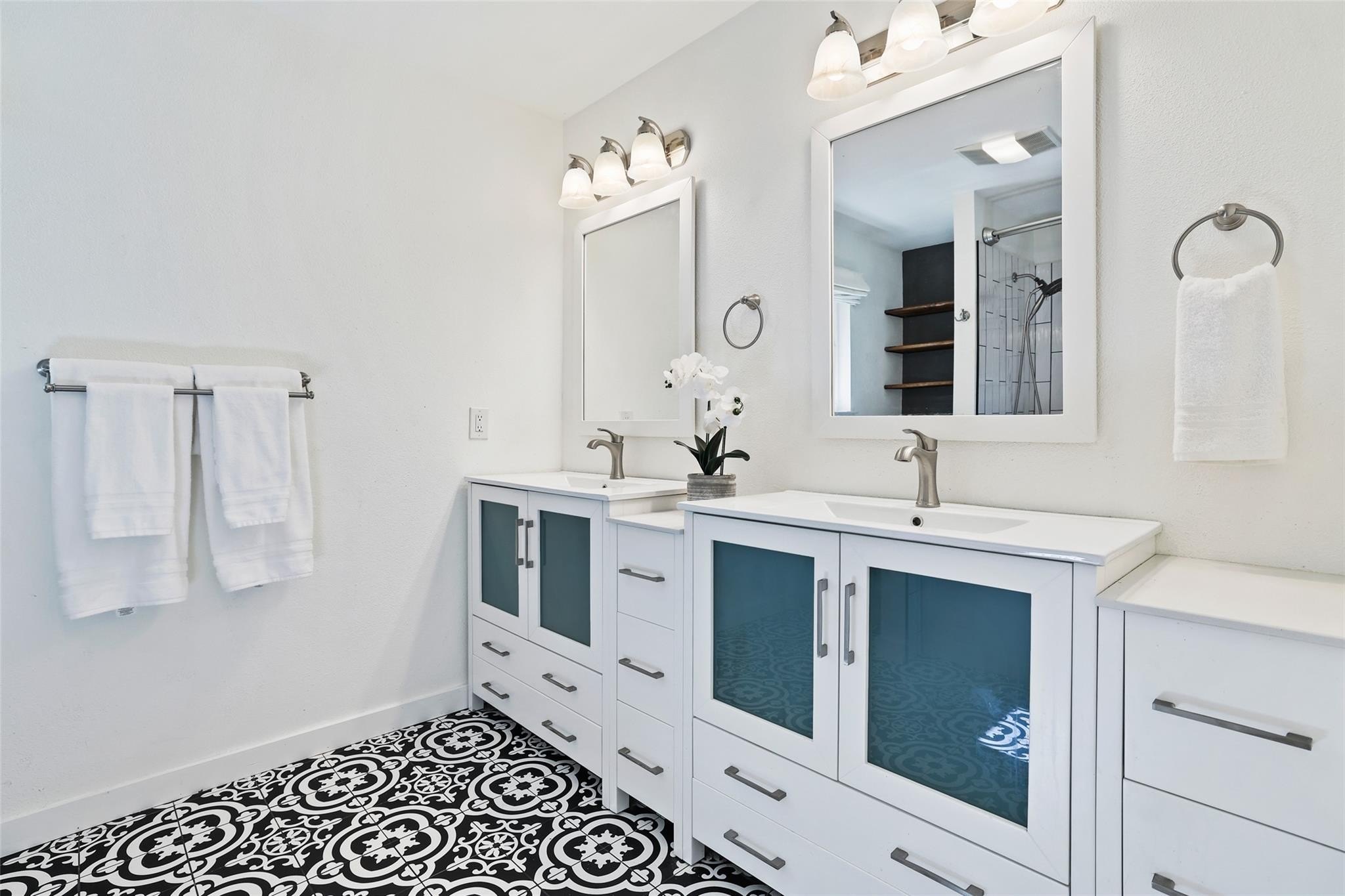 Georgetown, Texas, 78633, United States, 4 Bedrooms Bedrooms, ,2 BathroomsBathrooms,Residential,For Sale,1989896