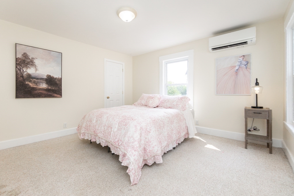 Wakefield, Massachusetts, 01880, United States, 4 Bedrooms Bedrooms, ,2 BathroomsBathrooms,Residential,For Sale,1976836