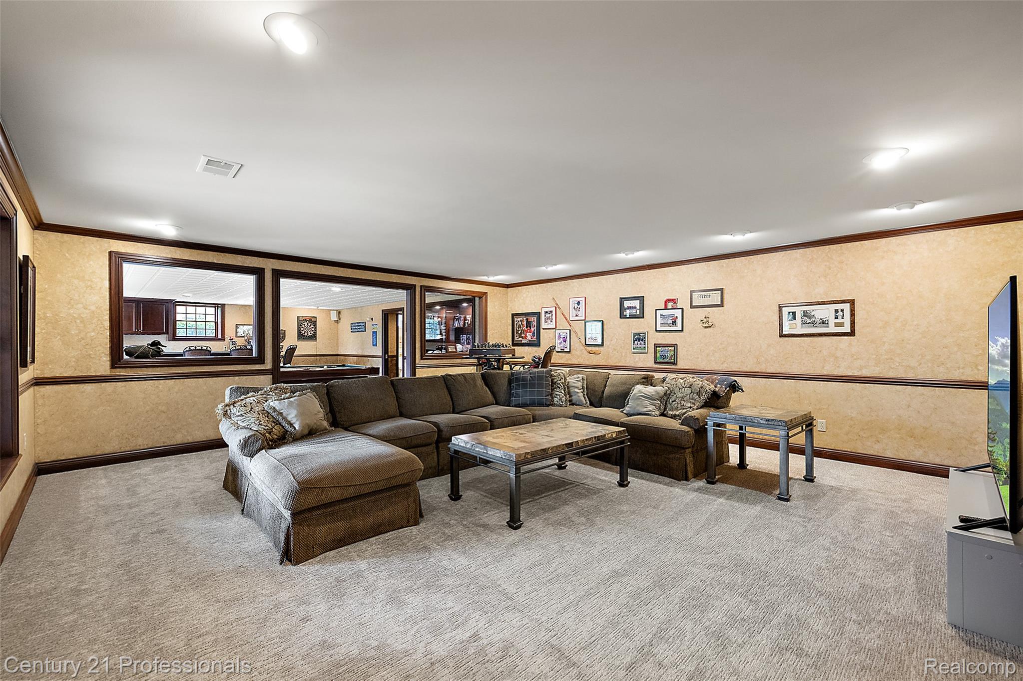 GrandBlanc, Michigan, 48439, United States, 4 Bedrooms Bedrooms, ,5 BathroomsBathrooms,Residential,For Sale,1980457