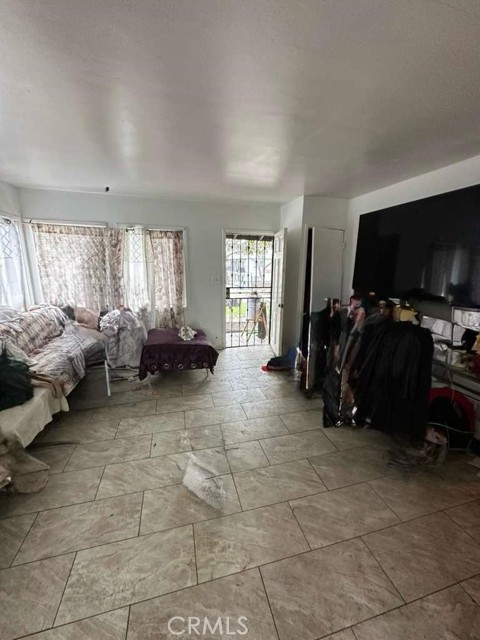 South Gate, California, 90280, United States, 4 Bedrooms Bedrooms, ,Residential,For Sale,1986153