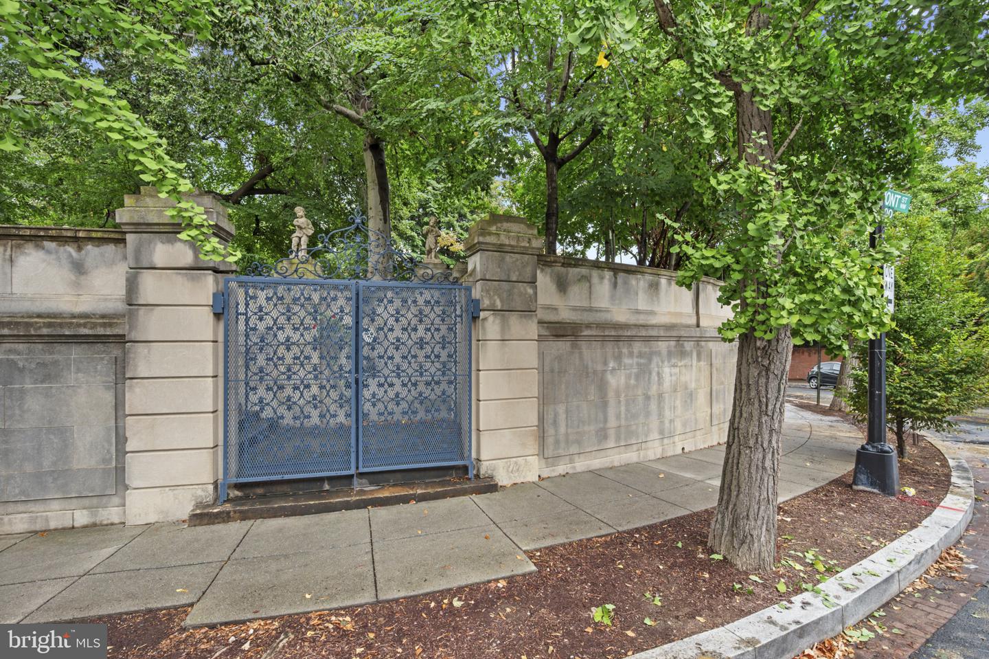 Washington, District of Columbia, 20009, United States, 2 Bedrooms Bedrooms, ,3 BathroomsBathrooms,Residential,For Sale,1950810