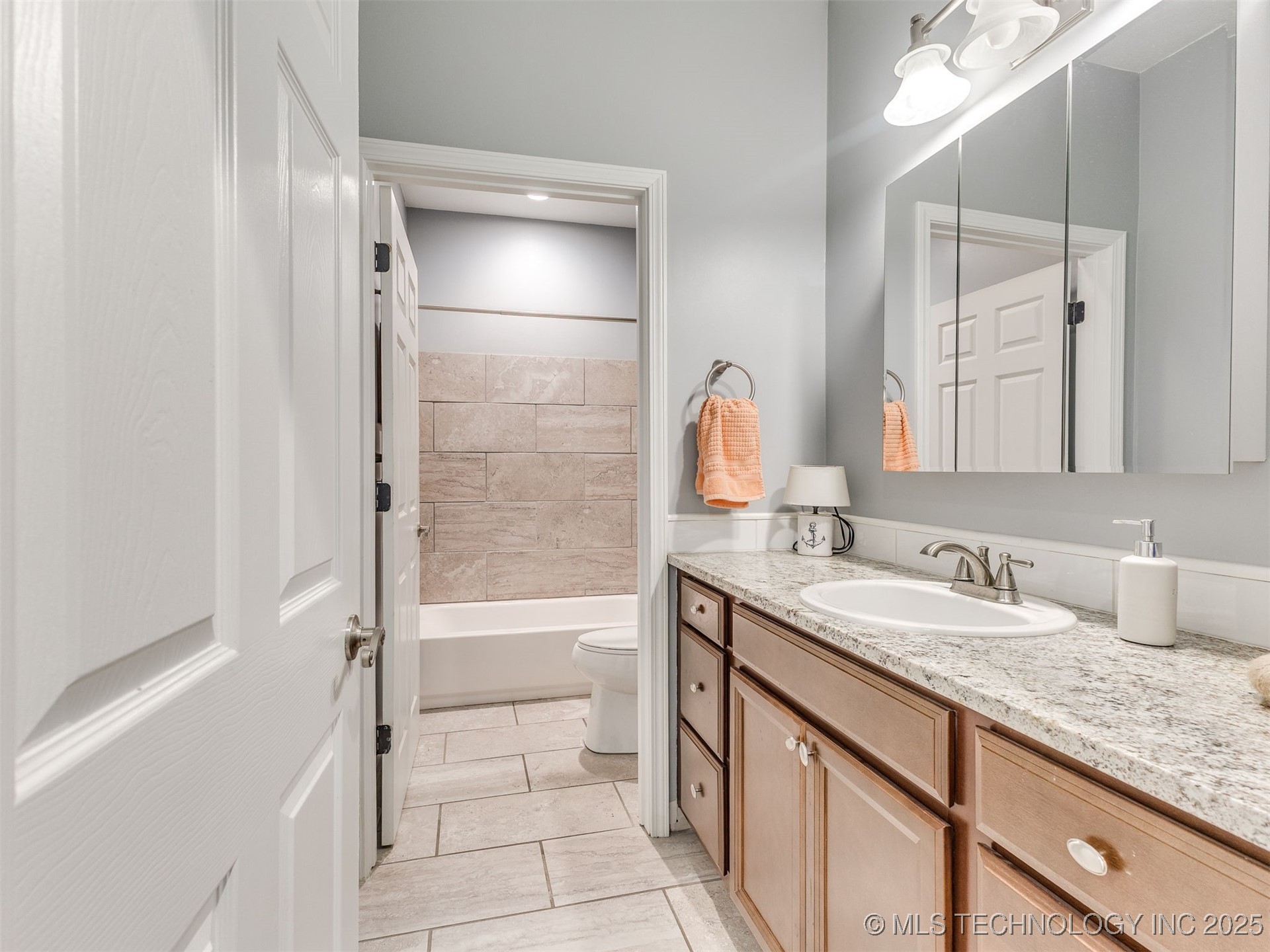 Mounds, Oklahoma, 74047, United States, 4 Bedrooms Bedrooms, ,4 BathroomsBathrooms,Residential,For Sale,1985246