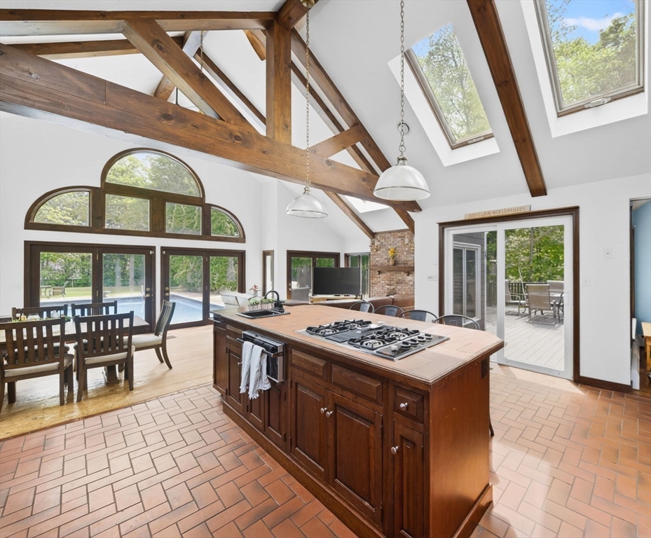 Groveland, Massachusetts, 01834, United States, 4 Bedrooms Bedrooms, ,4 BathroomsBathrooms,Residential,For Sale,2048598