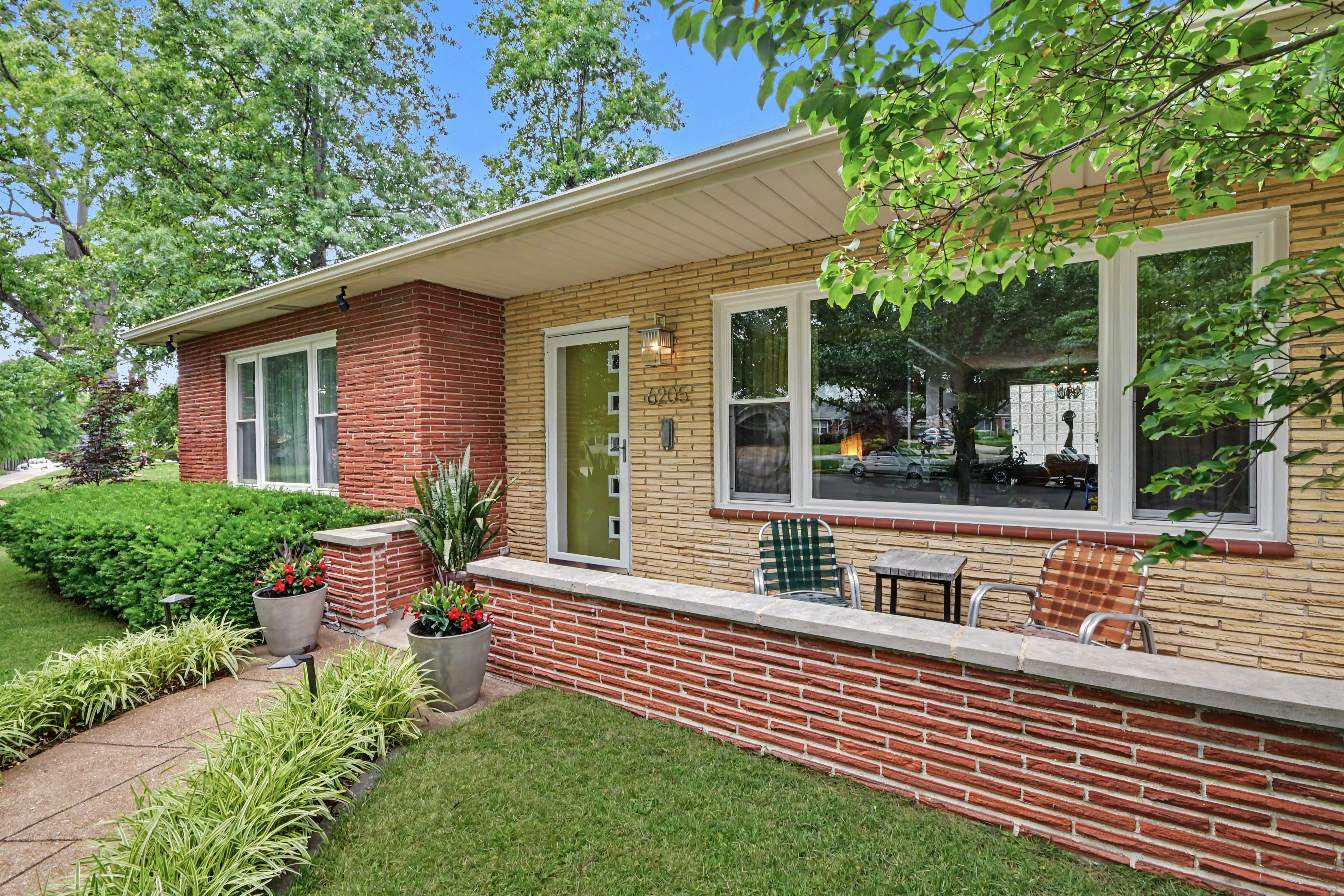  You’ll fall in love with this charming midcentury ranch. - 物件實景