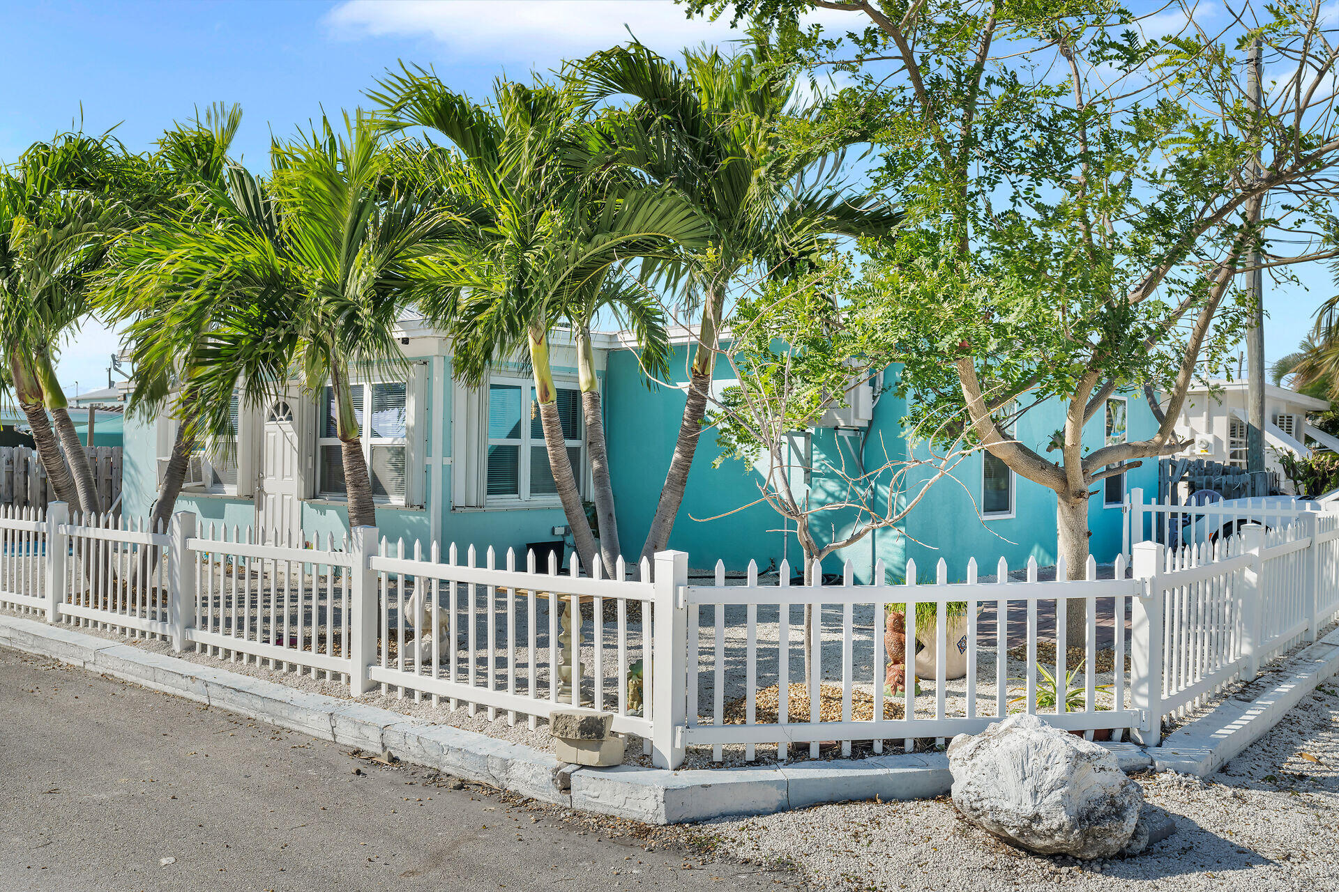 MARATHON, Florida, 33050, United States, 3 Bedrooms Bedrooms, ,1 BathroomBathrooms,Residential,For Sale,1902182