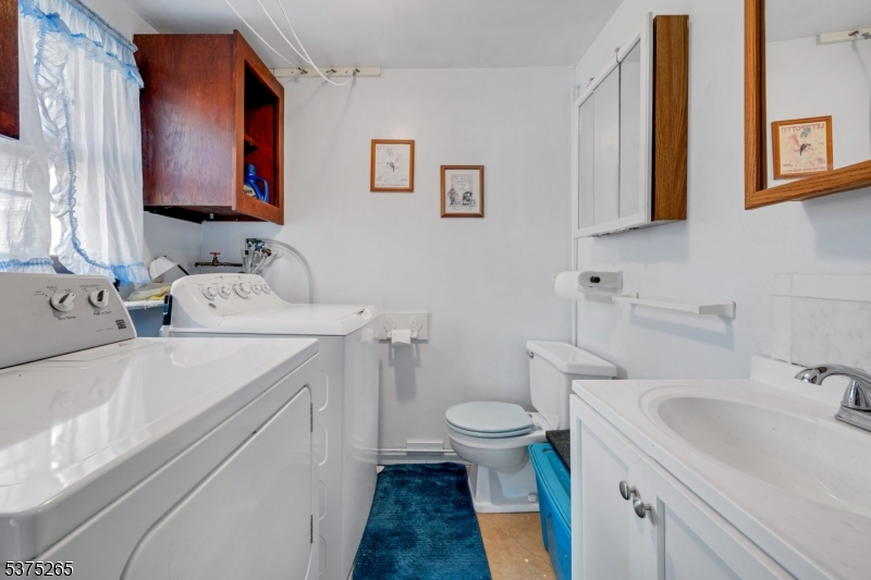 Sparta Twp., New Jersey, 07821, United States, 4 Bedrooms Bedrooms, ,3 BathroomsBathrooms,Residential,For Sale,1906185