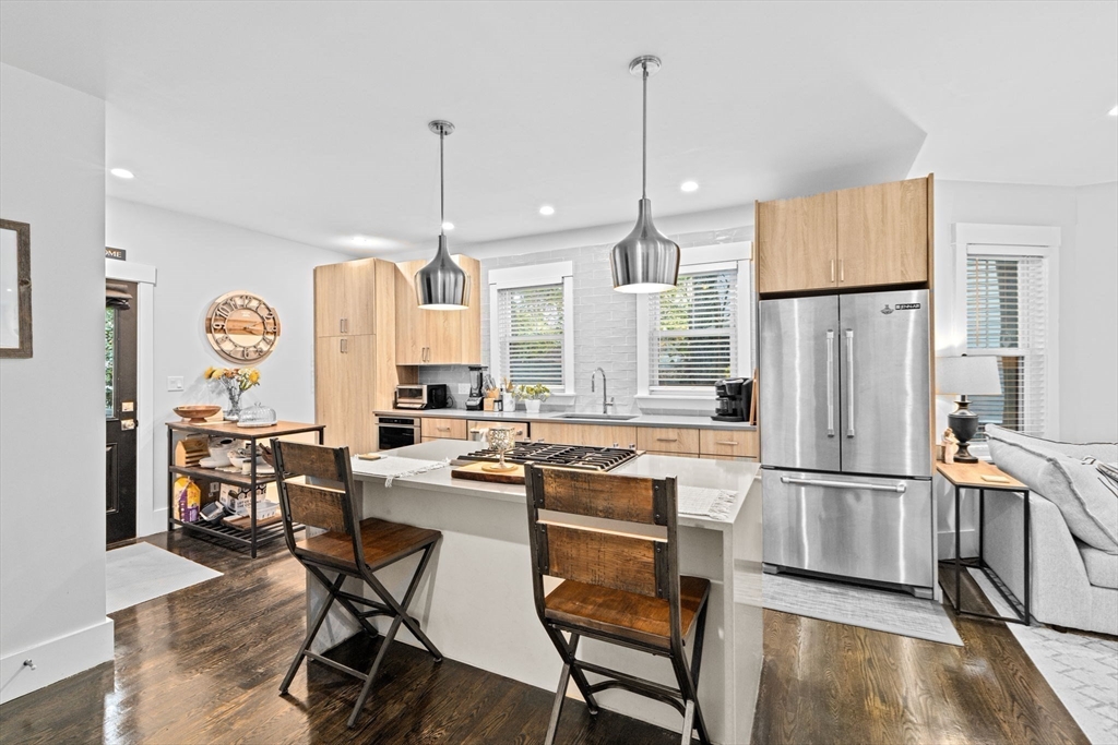 Boston, Massachusetts, 02124, United States, 3 Bedrooms Bedrooms, ,3 BathroomsBathrooms,Residential,For Sale,1990964