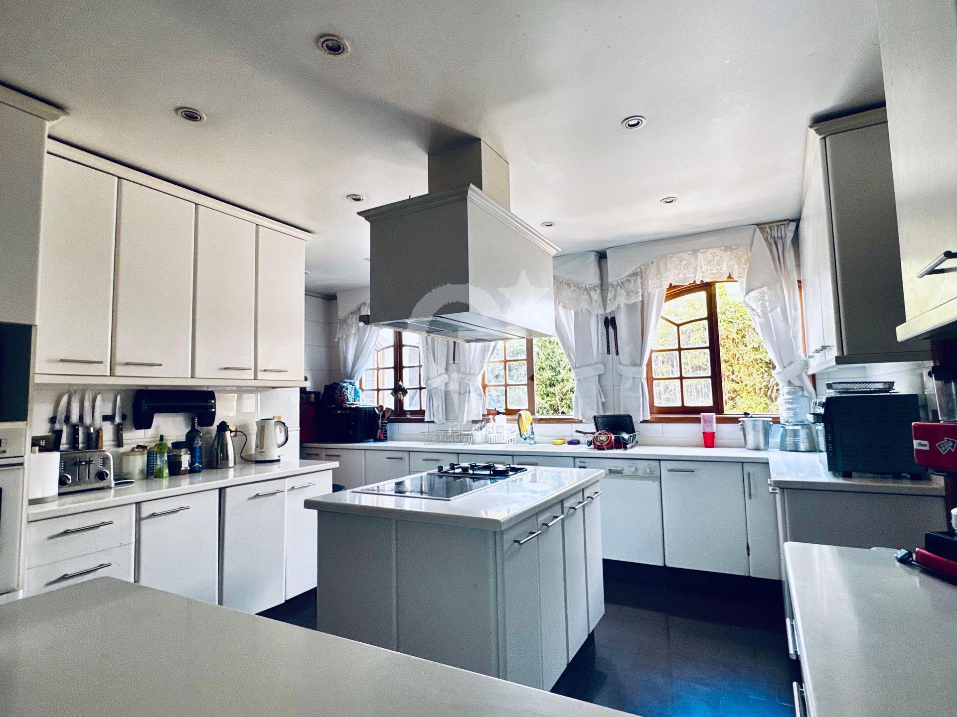 Lo Barnechea, Chile, 5 Bedrooms Bedrooms, ,5 BathroomsBathrooms,Residential,For Sale,1966133