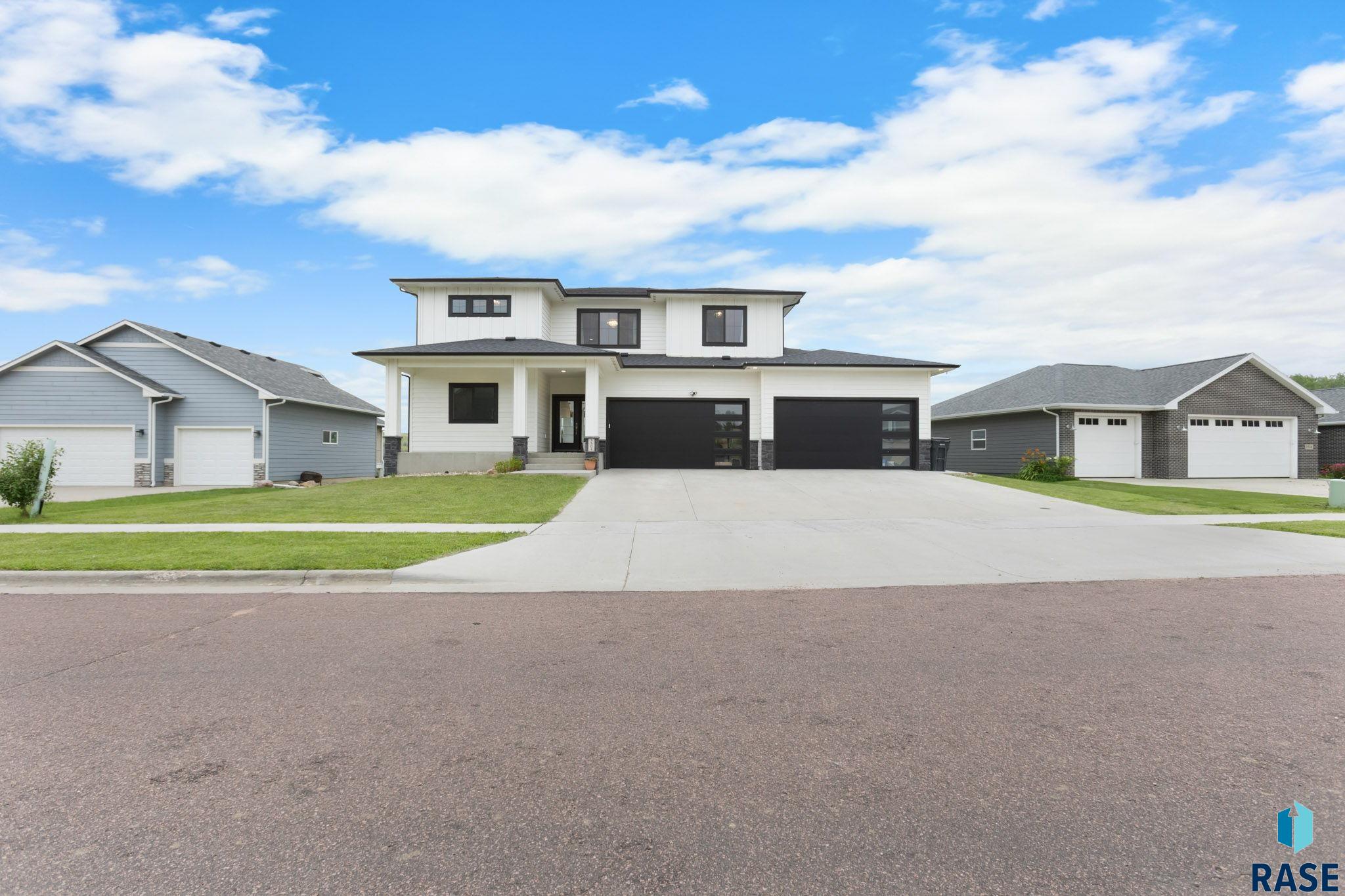 Sioux Falls, South Dakota, 57103, United States, 6 Bedrooms Bedrooms, ,4 BathroomsBathrooms,Residential,For Sale,1898339