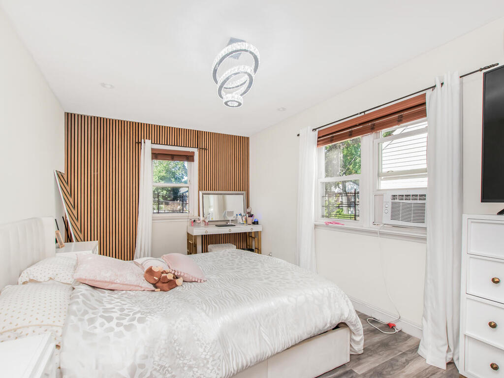 Yonkers, New York, 10704, United States, 4 Bedrooms Bedrooms, ,4 BathroomsBathrooms,Residential,For Sale,1977850