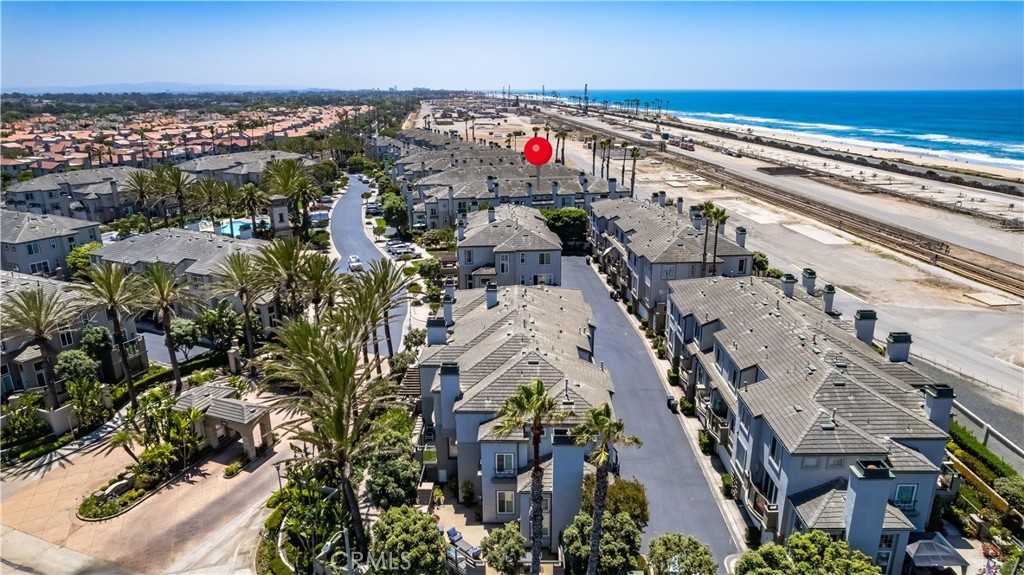 Huntington Beach, California, 92648, United States, 2 Bedrooms Bedrooms, ,3 BathroomsBathrooms,Residential,For Sale,1992033
