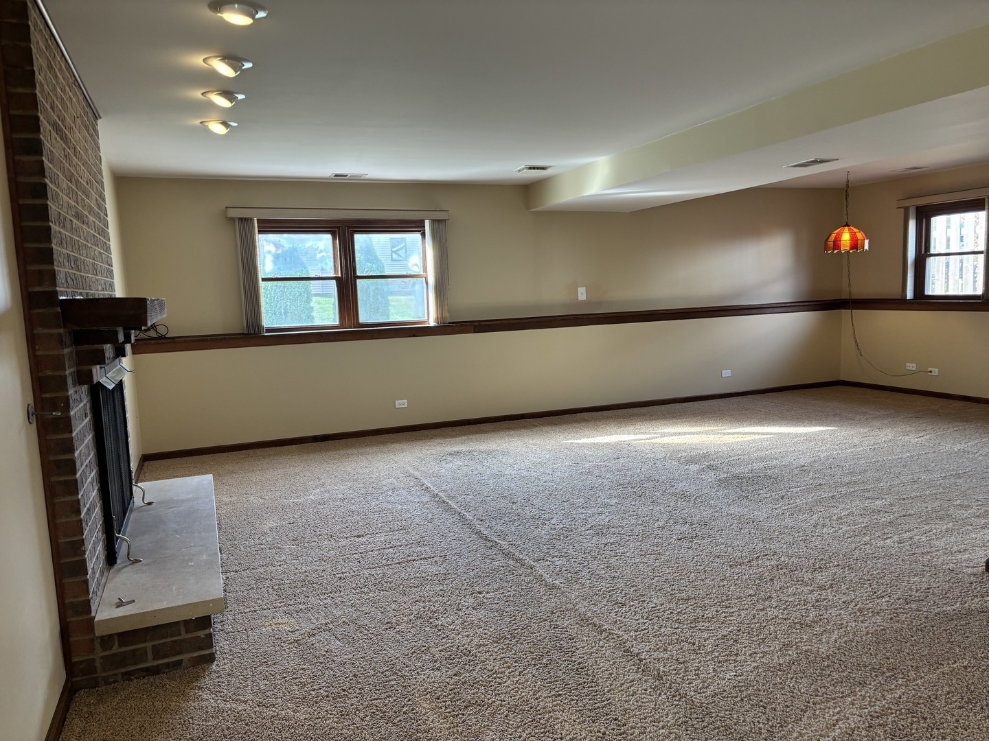 Hoffman Estates, Illinois, 60010, United States, 5 Bedrooms Bedrooms, ,3 BathroomsBathrooms,Residential,For Sale,1989423