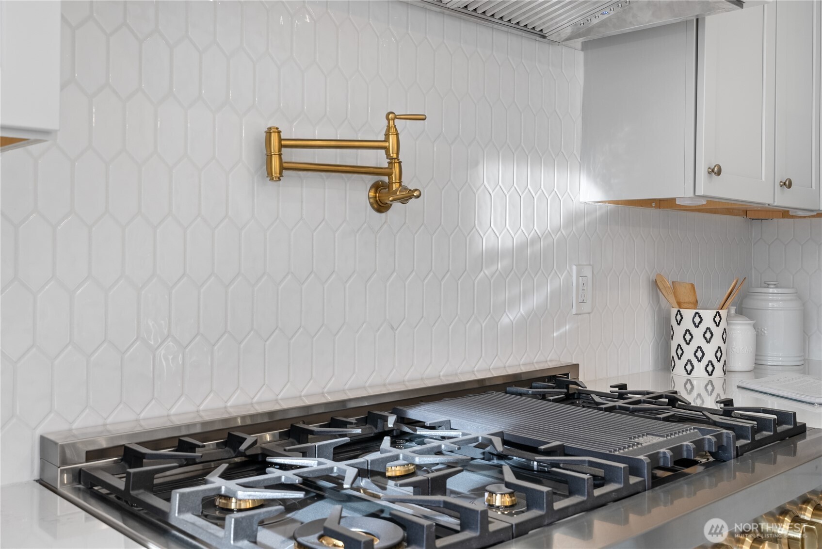 Seattle, Washington, 98109, United States, 3 Bedrooms Bedrooms, ,1 BathroomBathrooms,Residential,For Sale,1999766