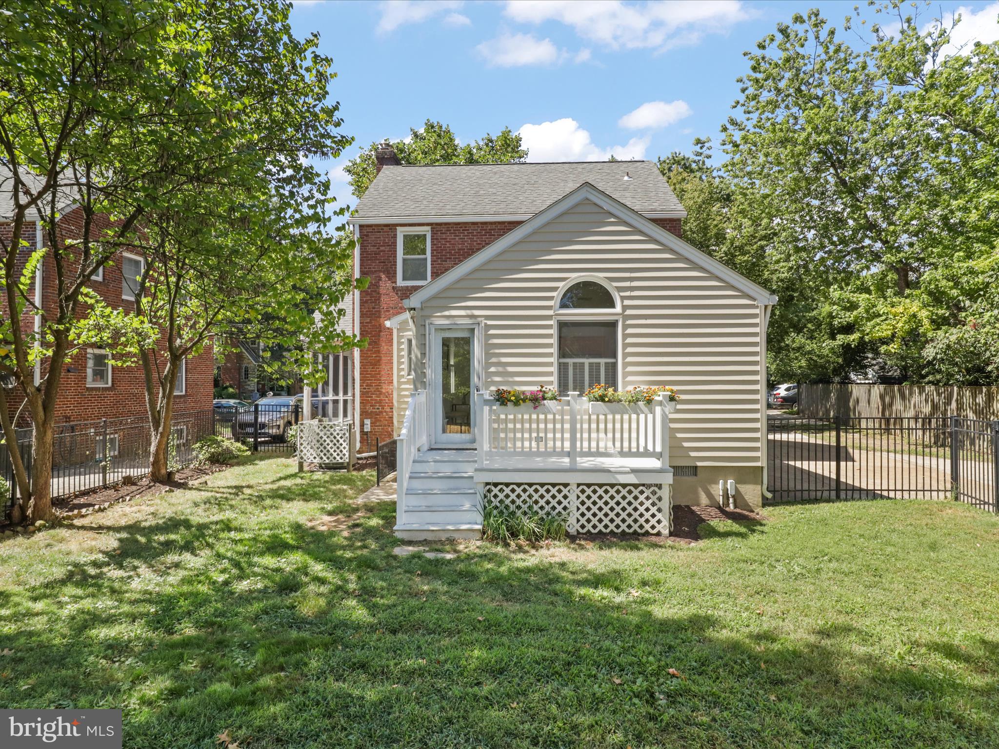 Arlington, Virginia, 22207, United States, 3 Bedrooms Bedrooms, ,3 BathroomsBathrooms,Residential,For Sale,1979007