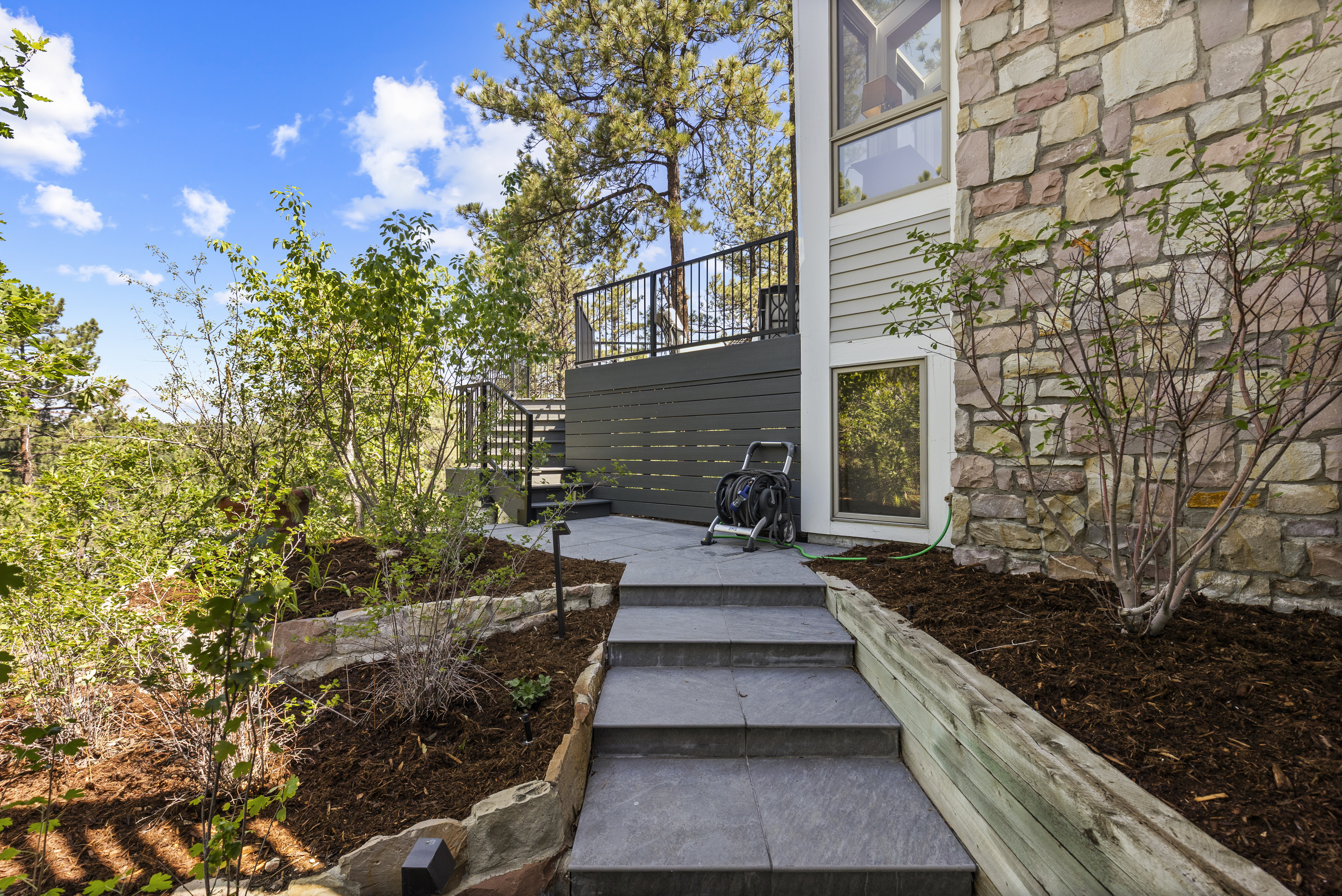  Exquisitely Updated Home - 物件實景