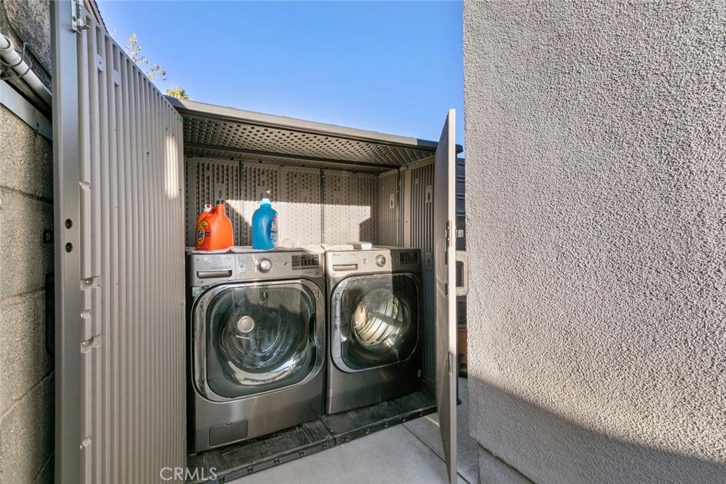 Sun Valley, California, 91352, United States, 5 Bedrooms Bedrooms, ,3 BathroomsBathrooms,Residential,For Sale,1987876