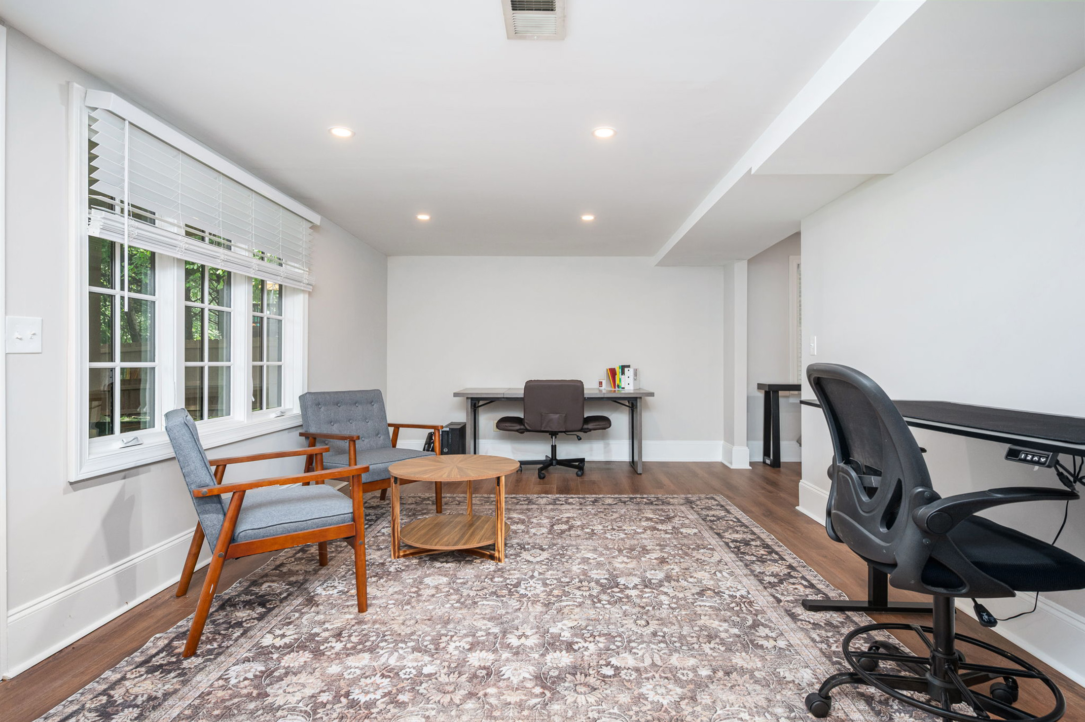  Exceptional Home Nestled on 0.83+/- Acre Picturesque Corner Lot - 物件實景