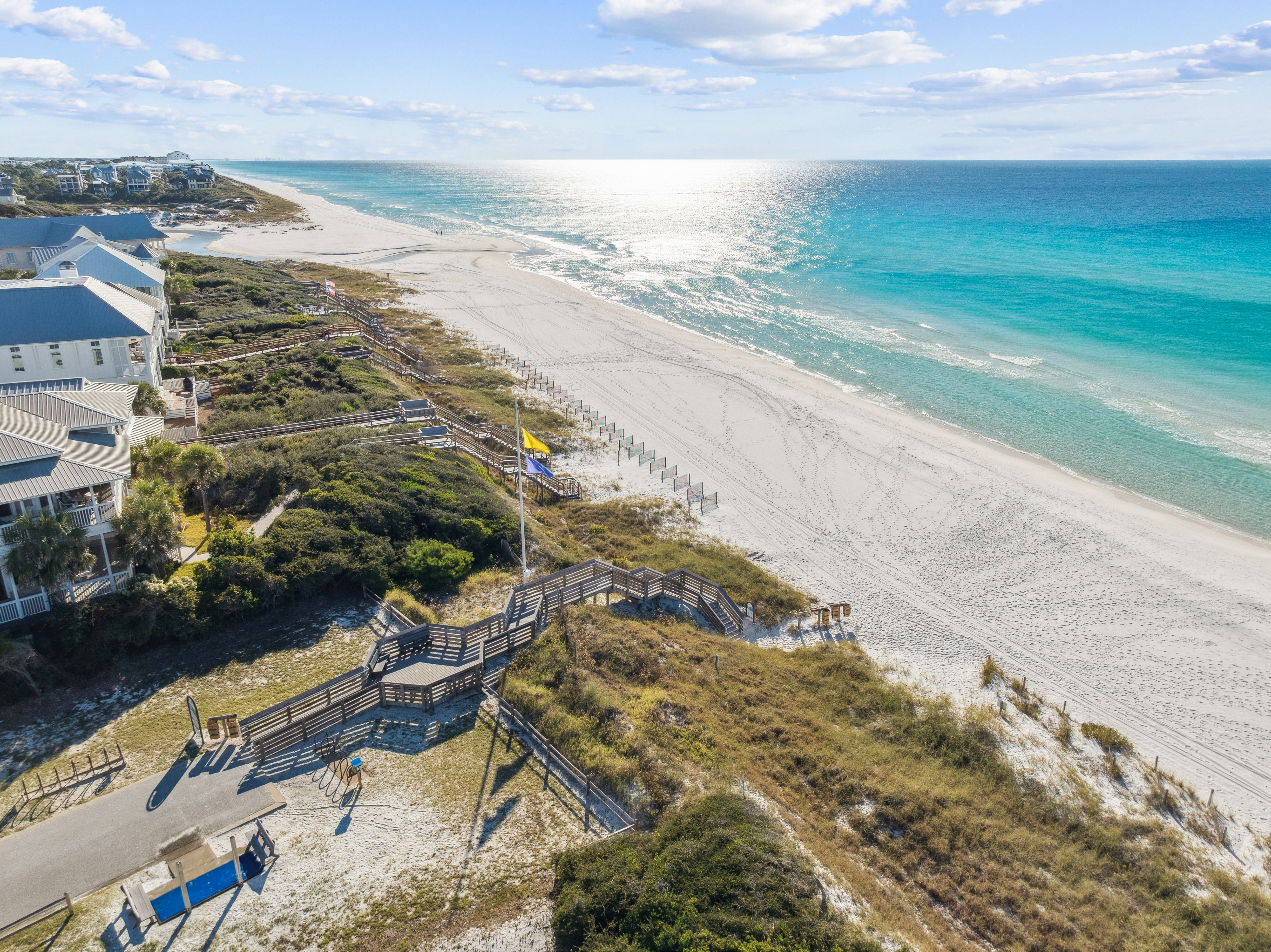  Custom Coastal Luxury with Walkable Beach Access - 物件實景