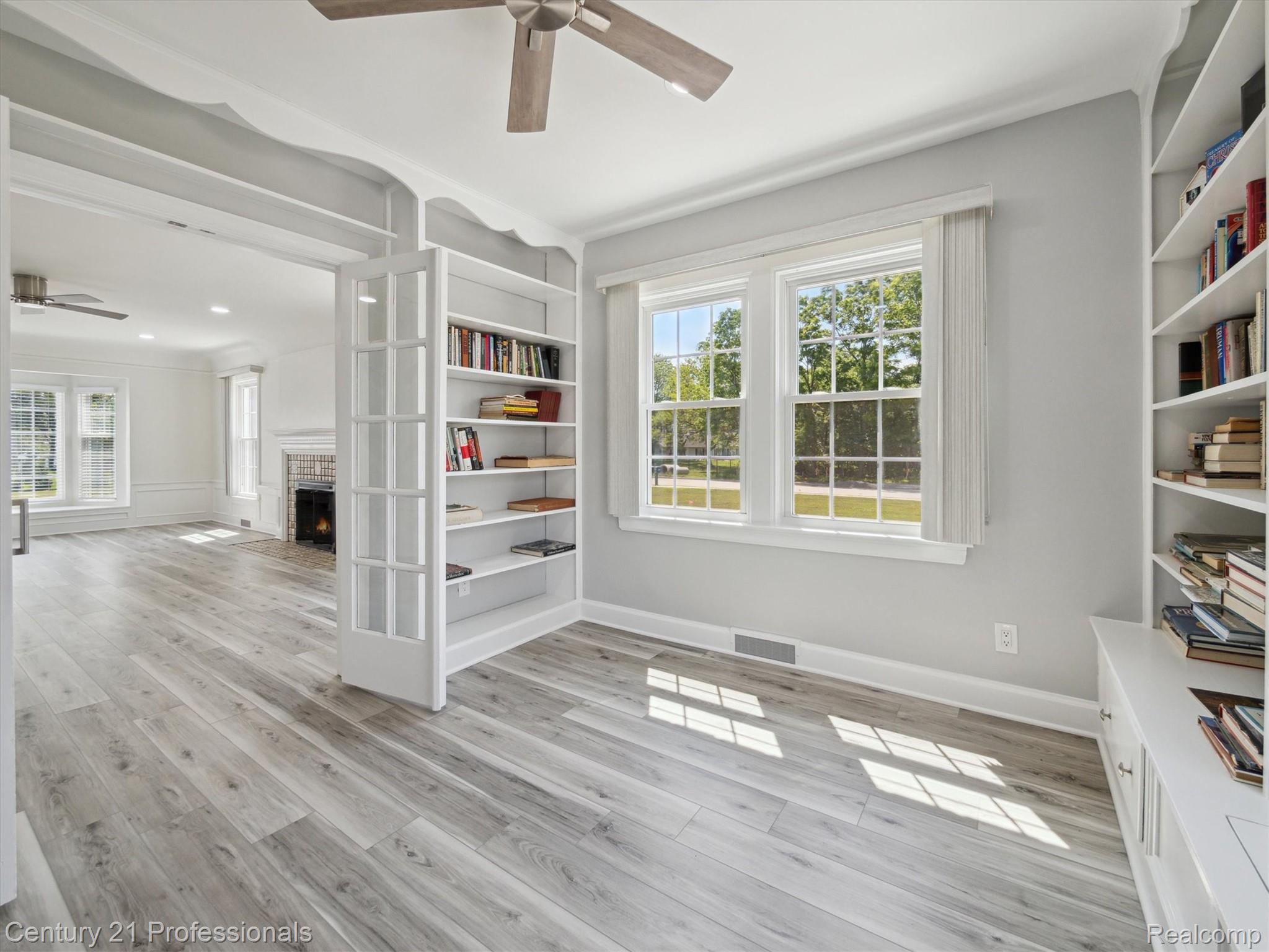 FarmingtonHills, Michigan, 48167, United States, 4 Bedrooms Bedrooms, ,4 BathroomsBathrooms,Residential,For Sale,1895323