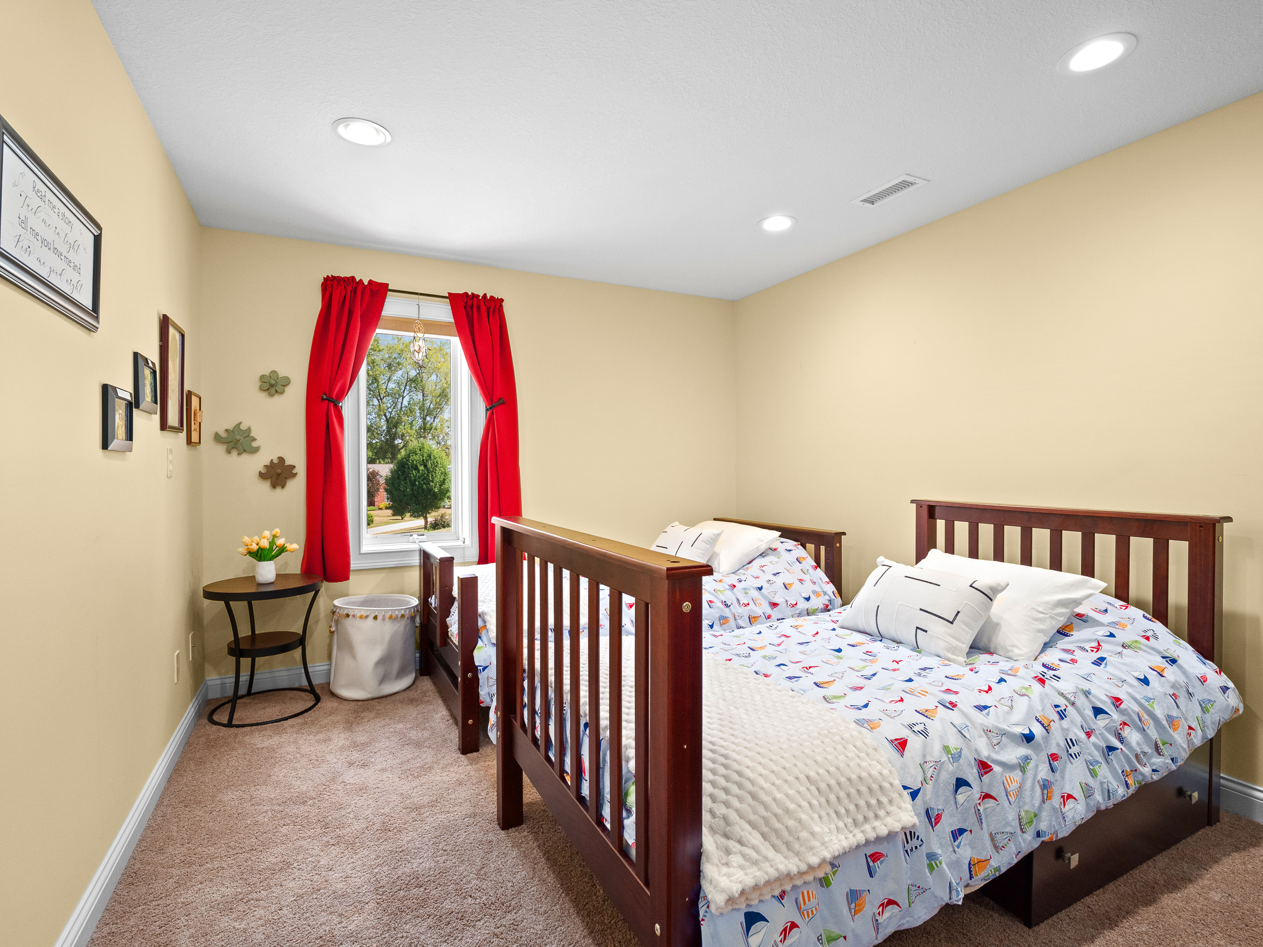  Stunning Updated Ranch with Finished Walk-Out Lower Level - 物件實景