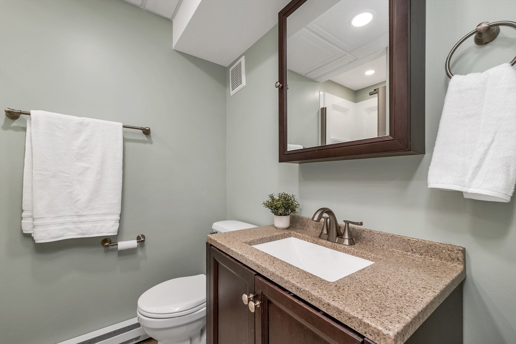 Nashua, New Hampshire, 03062, United States, 4 Bedrooms Bedrooms, ,4 BathroomsBathrooms,Residential,For Sale,1917285