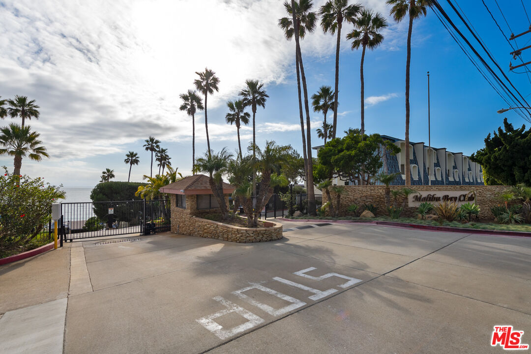 Malibu, California, 90265, United States, 2 Bedrooms Bedrooms, ,2 BathroomsBathrooms,Residential,For Sale,1896546