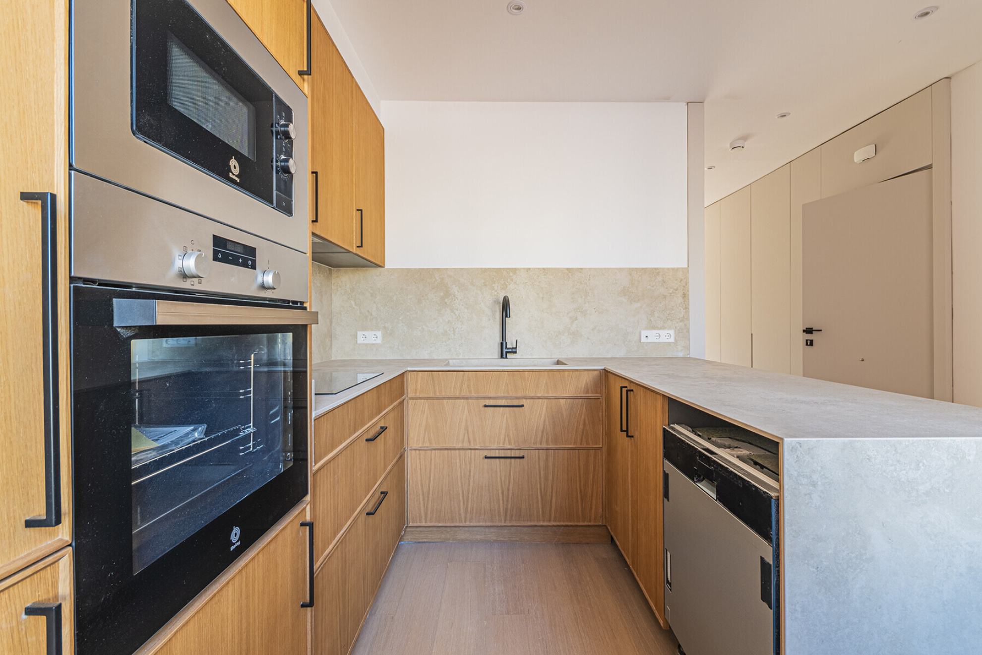  Newly constructed duplex penthouse near the beach - 物件實景