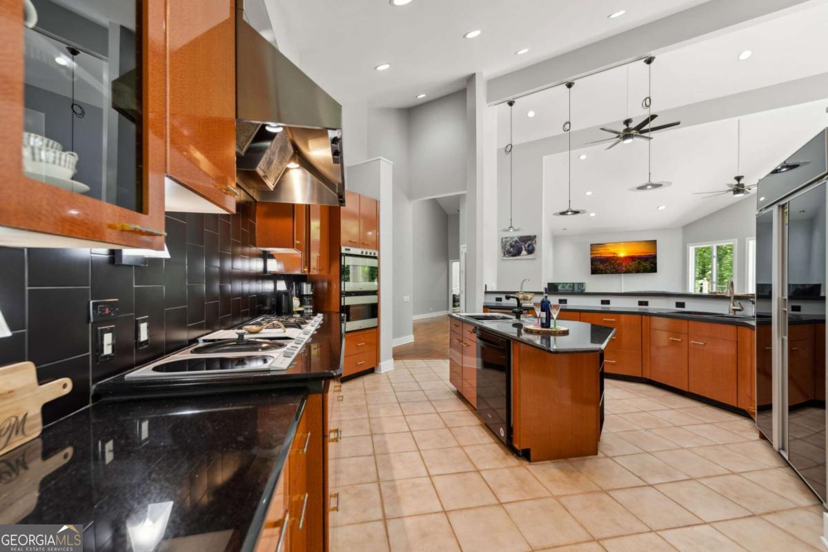 Ellijay, Georgia, 30540, United States, 5 Bedrooms Bedrooms, ,5 BathroomsBathrooms,Residential,For Sale,1868154