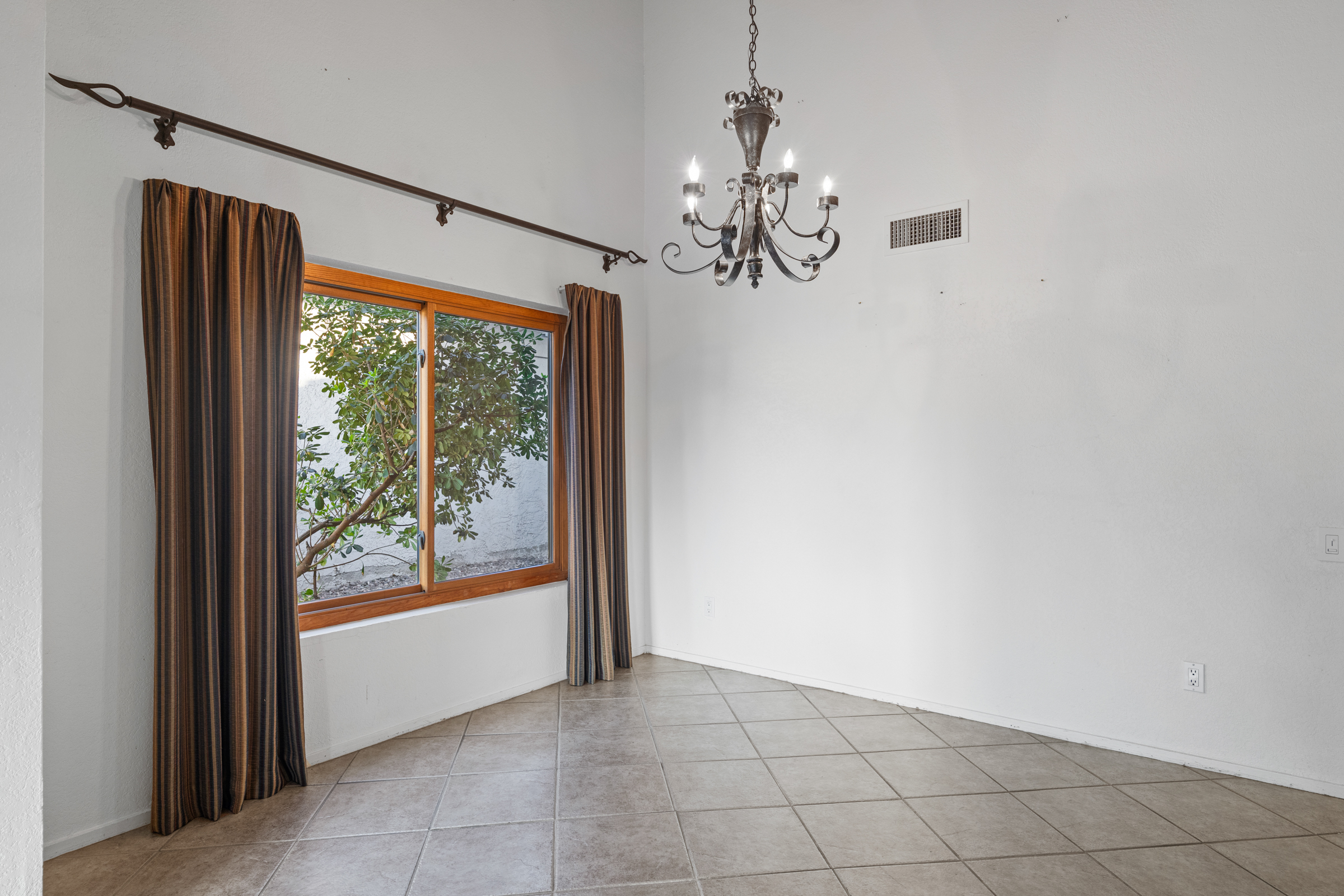 Tempe, Arizona, 85283, United States, 4 Bedrooms Bedrooms, ,3 BathroomsBathrooms,Residential,For Sale,1985738