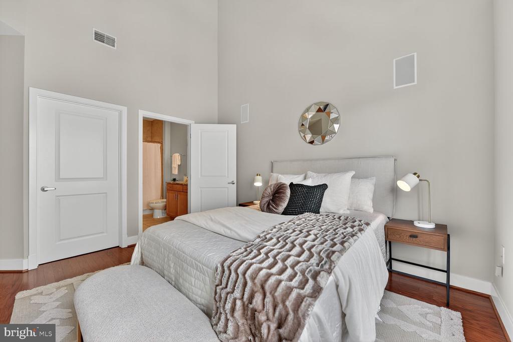 Arlington, Virginia, 22201, United States, 2 Bedrooms Bedrooms, ,2 BathroomsBathrooms,Residential,For Sale,1927773