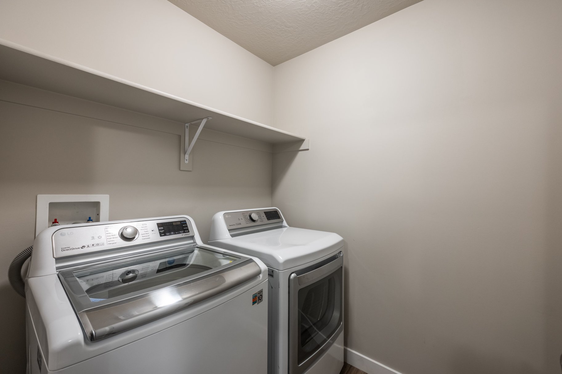  Meticulously Upgraded Townhome in Prime Draper - 物件實景