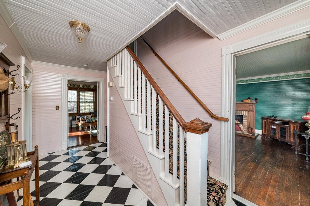 Gladstone, Virginia, 24553, United States, 2 Bedrooms Bedrooms, ,3 BathroomsBathrooms,Residential,For Sale,1801493
