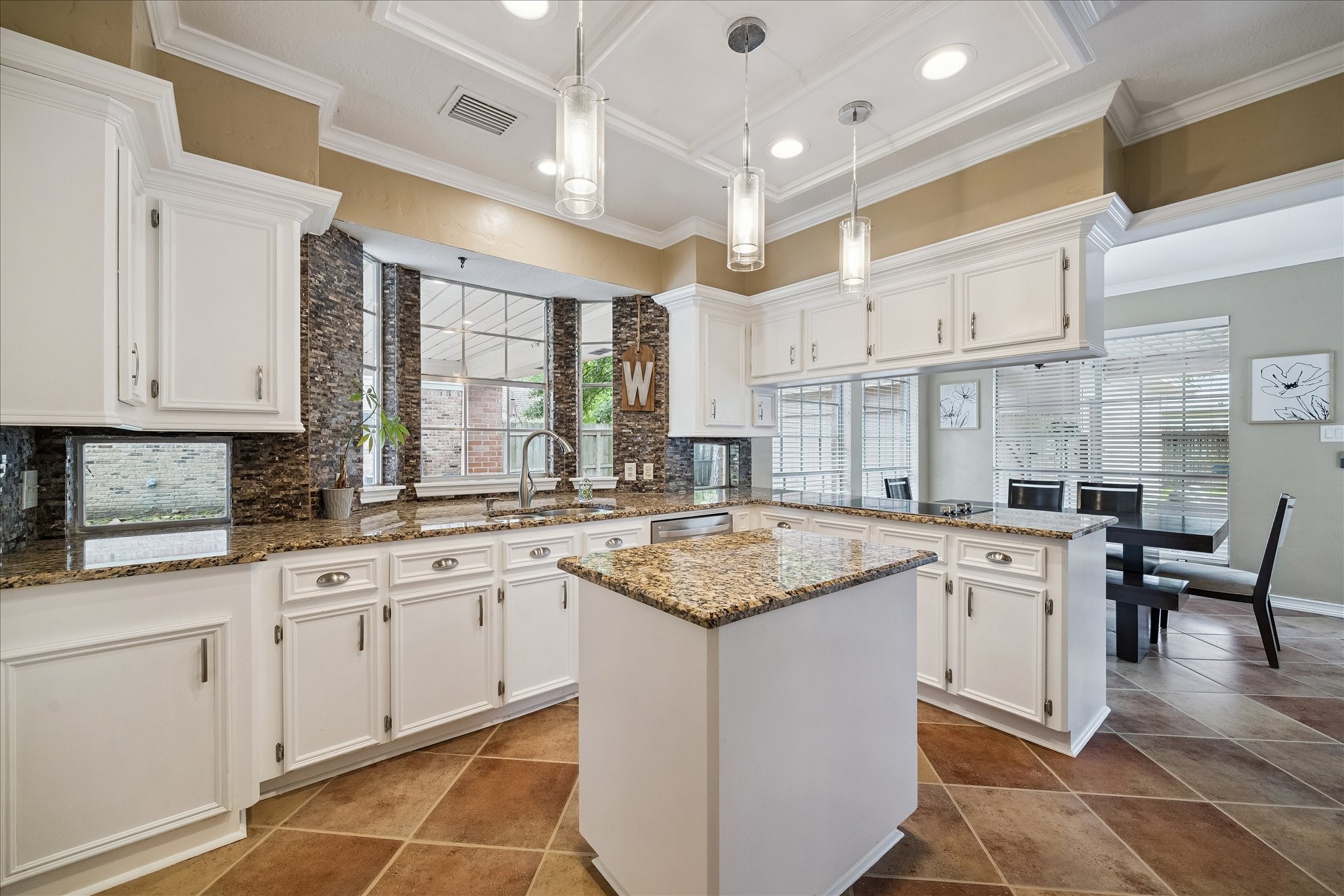  2919 Forest Garden Drive - 物件實景