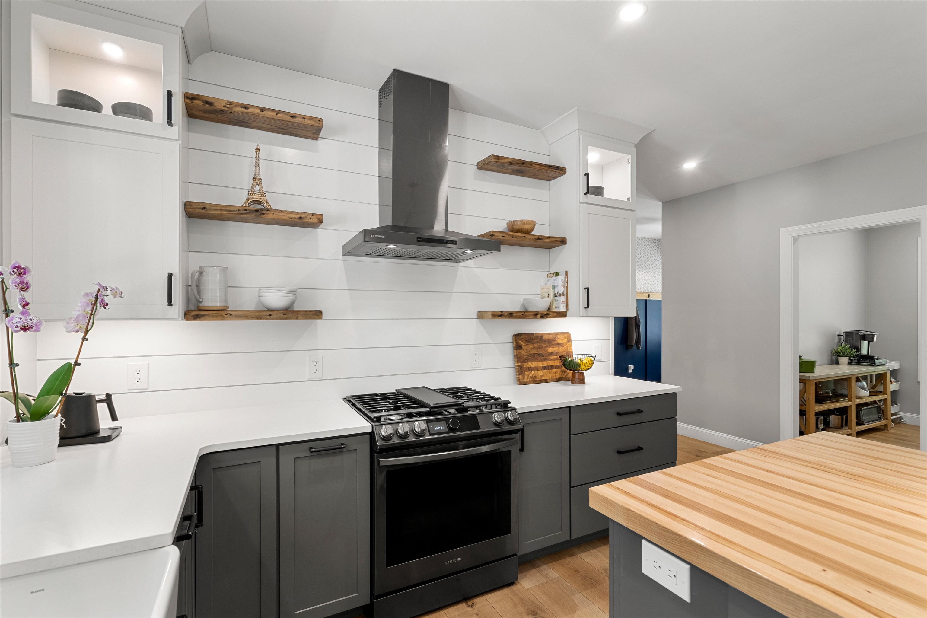 Hollis, New Hampshire, 03049, United States, 3 Bedrooms Bedrooms, ,3 BathroomsBathrooms,Residential,For Sale,1907073