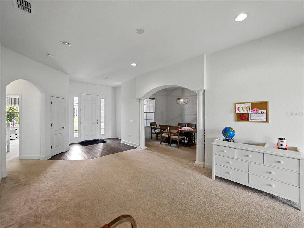Lakeland, Florida, 33813, United States, 4 Bedrooms Bedrooms, ,3 BathroomsBathrooms,Residential,For Sale,1829235