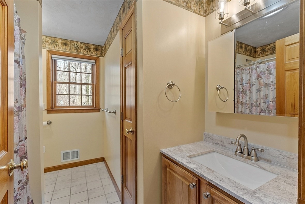 116 Island Rd, Lunenburg, Massachusetts, 01462, United States, 5 Bedrooms Bedrooms, ,4 BathroomsBathrooms,Residential,For Sale,116 Island Rd,1486813