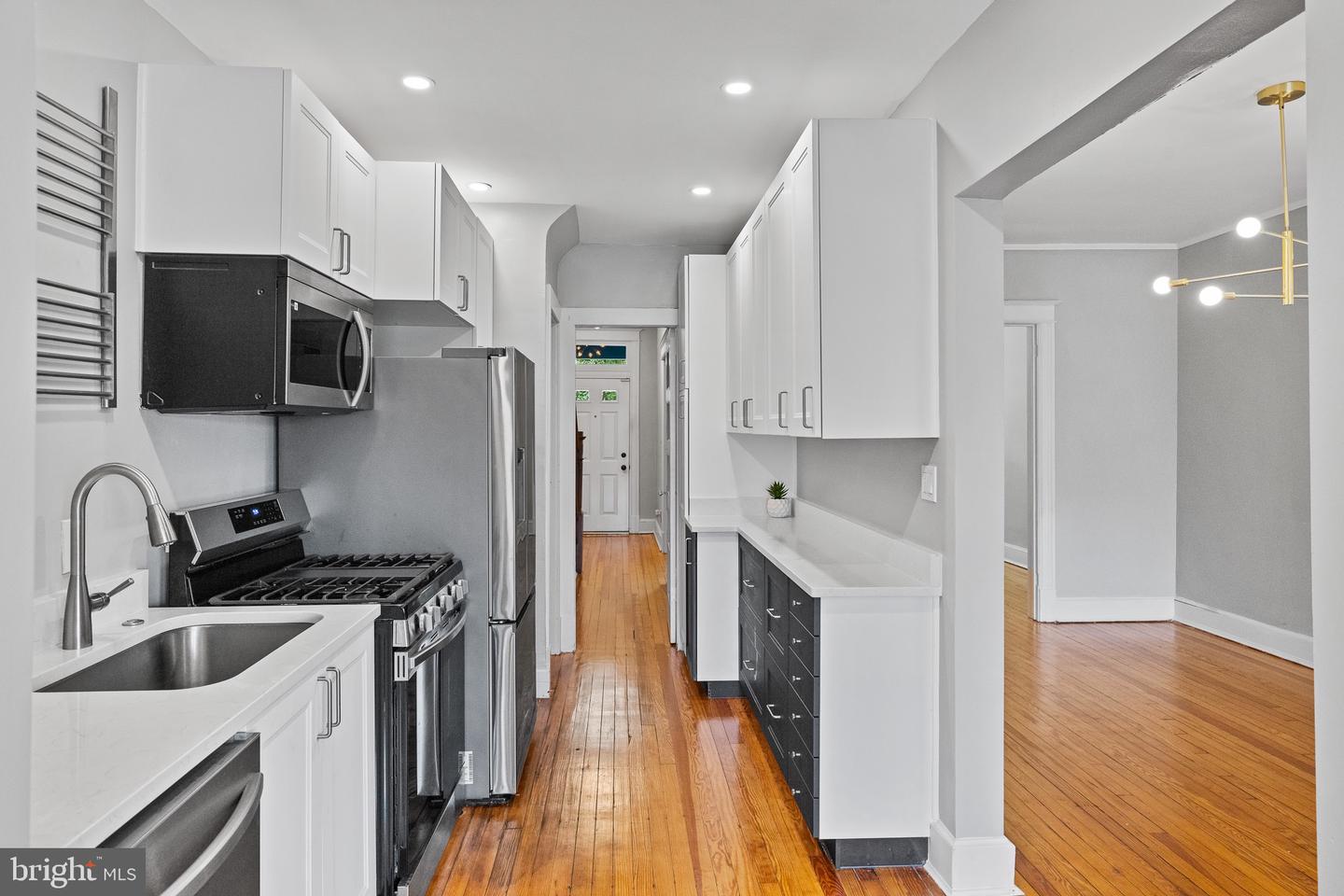 Washington, District of Columbia, 20002, United States, 3 Bedrooms Bedrooms, ,2 BathroomsBathrooms,Residential,For Sale,1964889