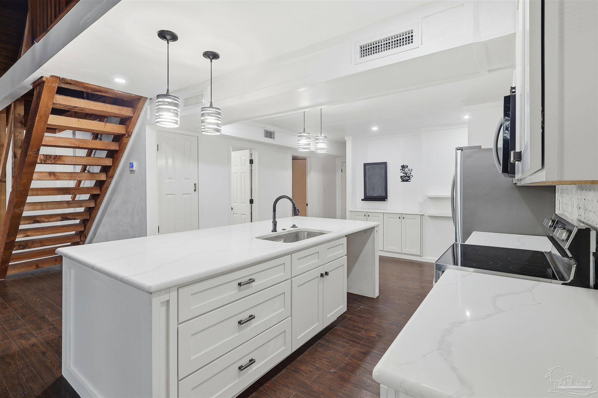 Milton, Florida, 32583, United States, 3 Bedrooms Bedrooms, ,4 BathroomsBathrooms,Residential,For Sale,1991354