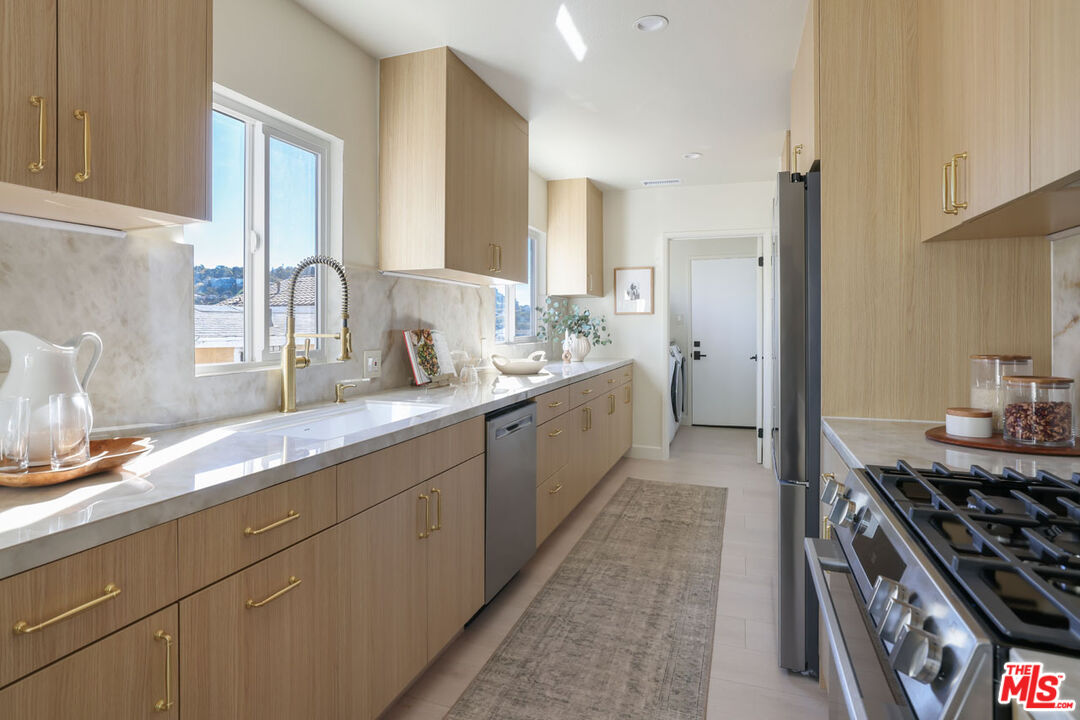 Los Angeles, California, 90065, United States, 4 Bedrooms Bedrooms, ,5 BathroomsBathrooms,Residential,For Sale,2002070