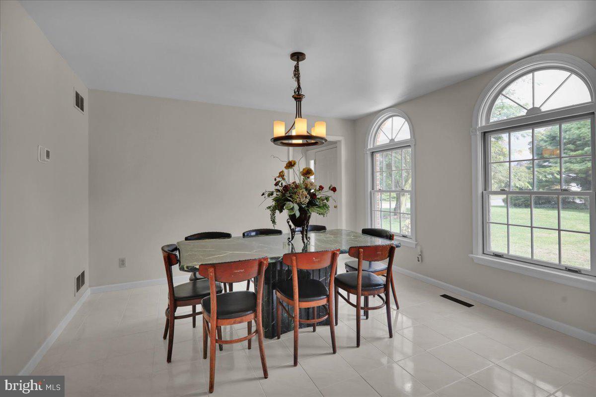 Lebanon, Pennsylvania, 17042, United States, 5 Bedrooms Bedrooms, ,4 BathroomsBathrooms,Residential,For Sale,1965418