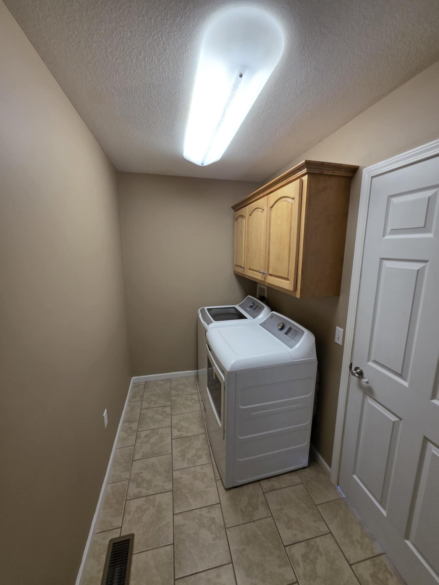 Spring City, Tennessee, 37381, United States, 4 Bedrooms Bedrooms, ,3 BathroomsBathrooms,Residential,For Sale,1927411