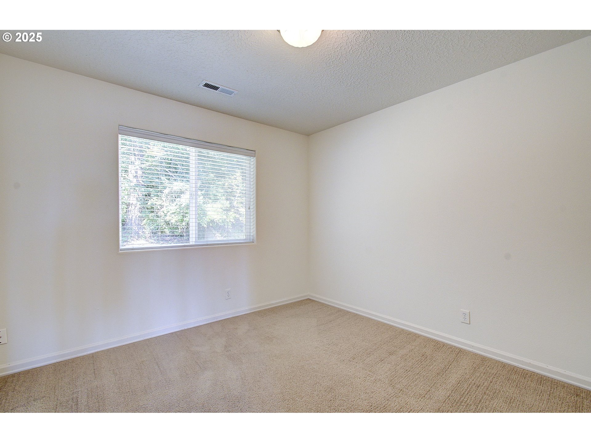 Washougal, Washington, 98671, United States, 3 Bedrooms Bedrooms, ,2 BathroomsBathrooms,Residential,For Sale,1890933