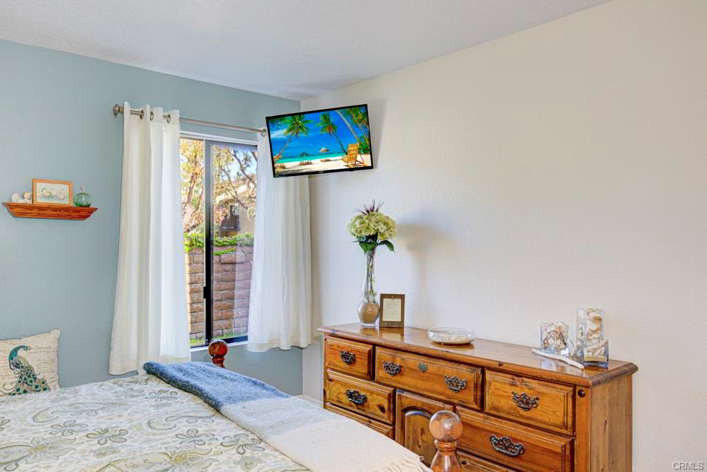 Lake Forest, California, 92630, United States, 2 Bedrooms Bedrooms, ,2 BathroomsBathrooms,Residential,For Sale,1944905