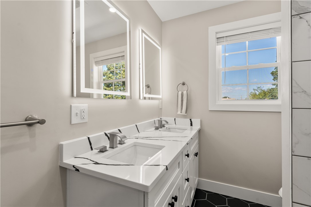 East Providence, Rhode Island, 02914, United States, 4 Bedrooms Bedrooms, ,3 BathroomsBathrooms,Residential,For Sale,1941827