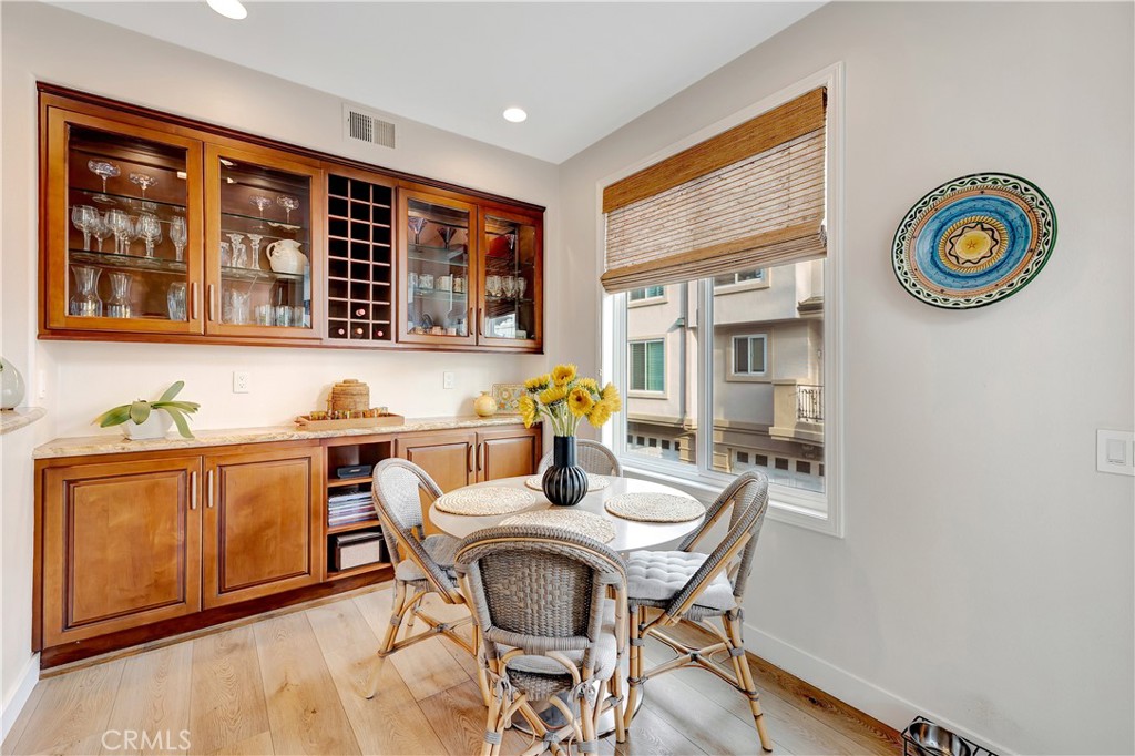 Huntington Beach, California, 92648, United States, 2 Bedrooms Bedrooms, ,3 BathroomsBathrooms,Residential,For Sale,1992033